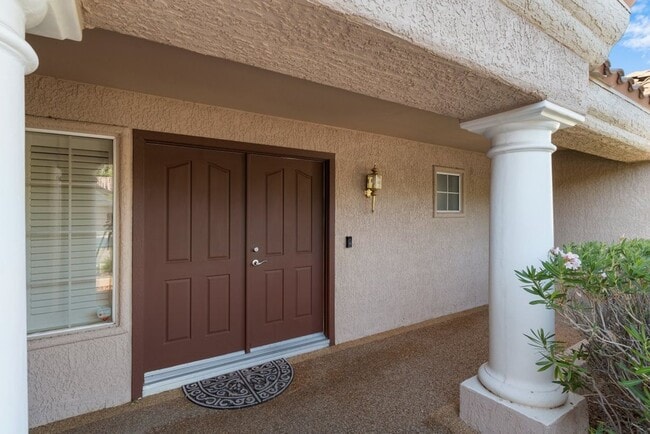Building Photo - Gorgeous 2 Bed 2 Bath Single Story home in...