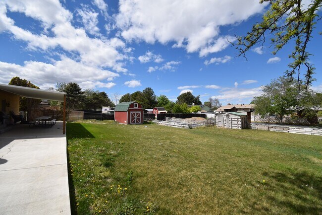 Building Photo - Updated 5 Bed West Valley Gem with Great Layout & Outdoor Living Space!!