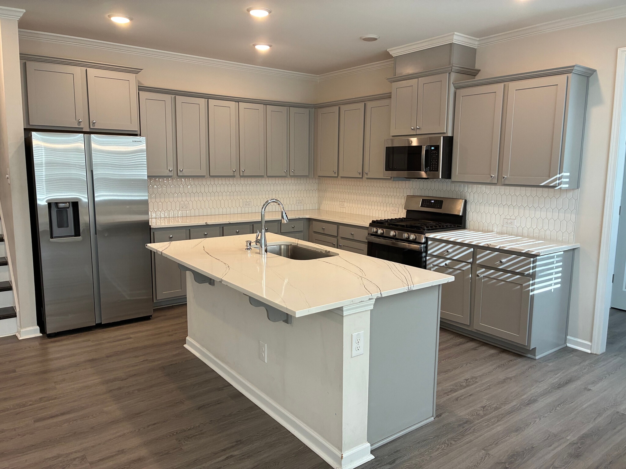 Building Photo - Room in House on Hopper Cir