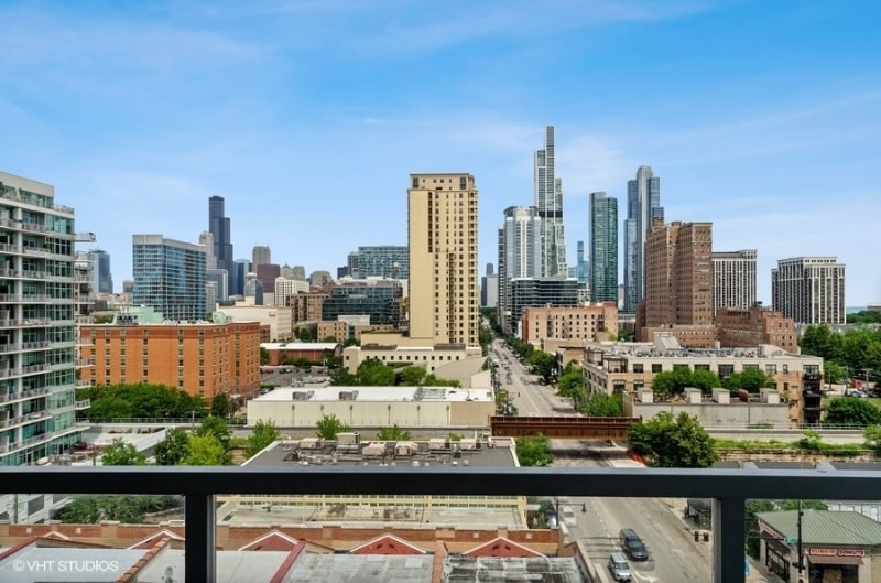 Building Photo - 1620 S Michigan Ave