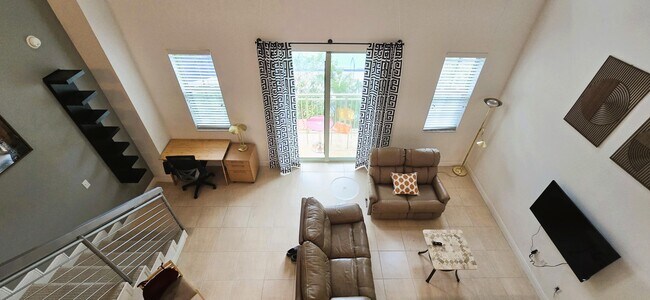 Building Photo - 610 Clematis St