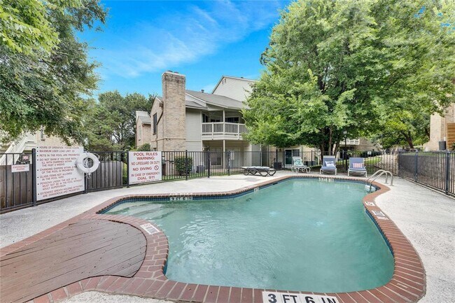 Building Photo - 2450 Wickersham Ln