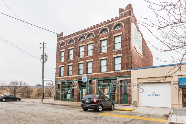Building Photo - 909 Massachusetts Ave