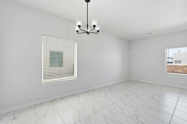 Building Photo - 909 Larkhall Pl