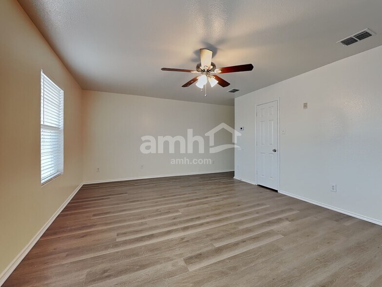 Building Photo - 10616 Park City Trl