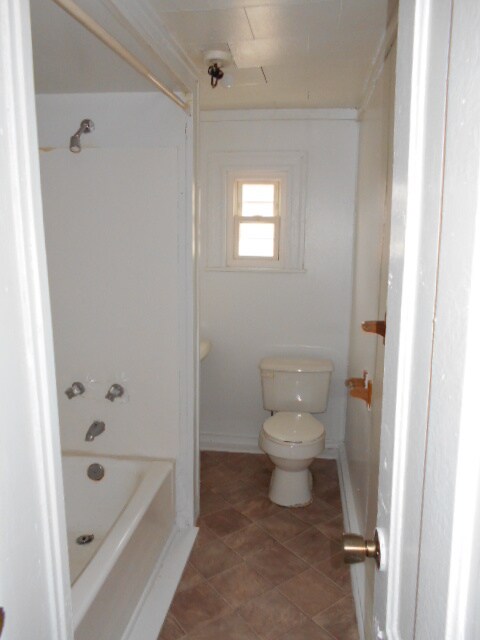 Building Photo - 533 E Patapsco Ave