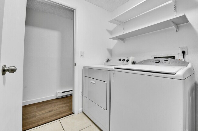 Building Photo - $1,895 - 2 Bed 2 Bath Condo in Aurora with...