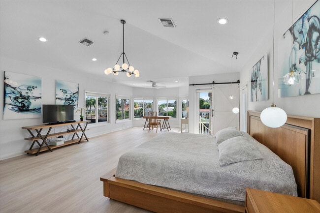 Building Photo - 2484 SE 12th St