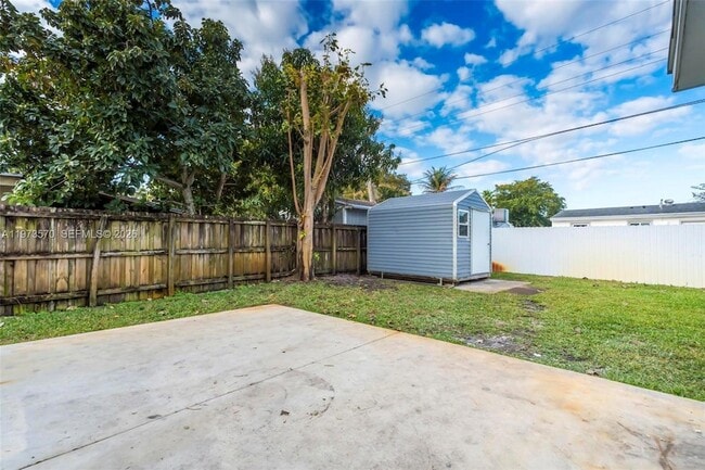 Building Photo - 1130 N 70th Ave