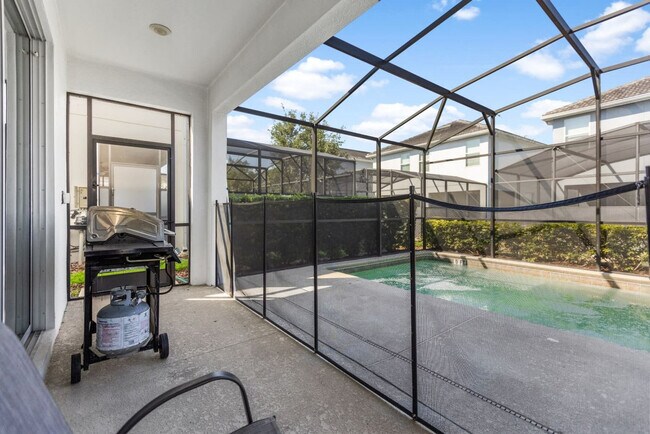 Building Photo - 4718 Kings Castle Cir