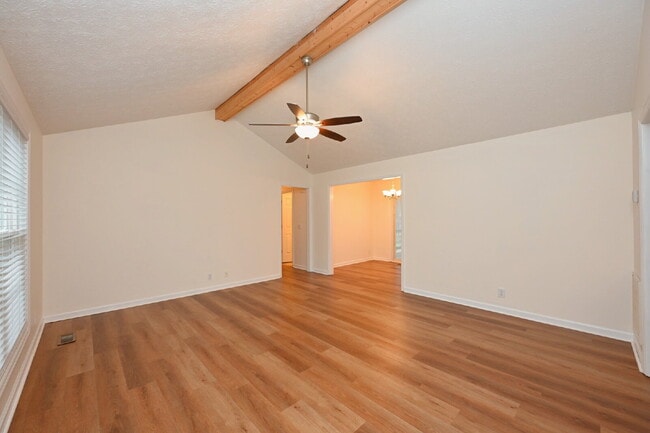 Building Photo - Car-free convenience! Modern 3 Bed Home Minutes from Downtown Gallatin