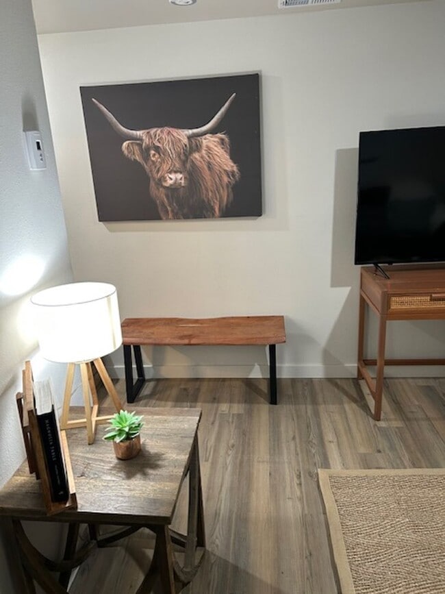 Building Photo - Charming 1-Bedroom, 1-Bath House Fully Fur...
