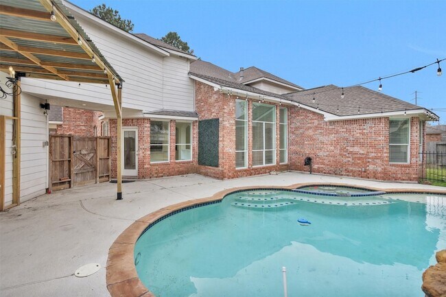 Building Photo - 1010 Maple Run Dr