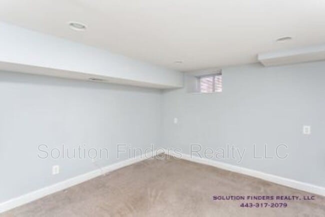 Building Photo - 3403 Hudson St