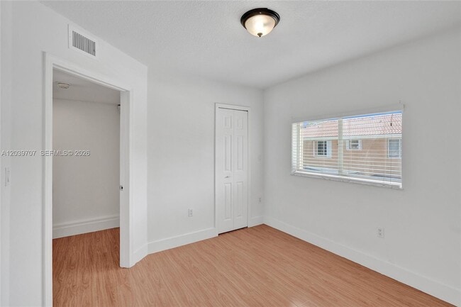 Building Photo - 990 NW 78th Ave