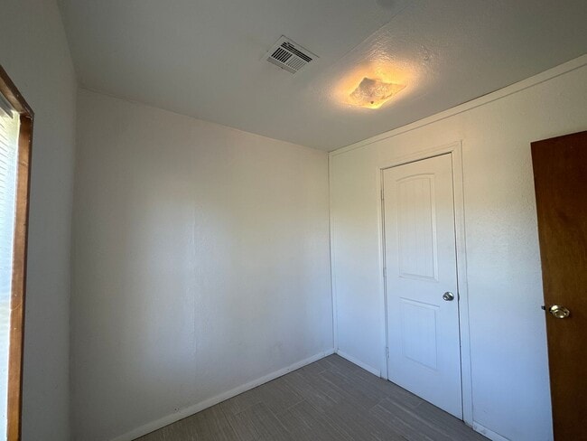 Building Photo - 2 bedroom 1 bathroom house for rent in Blanco