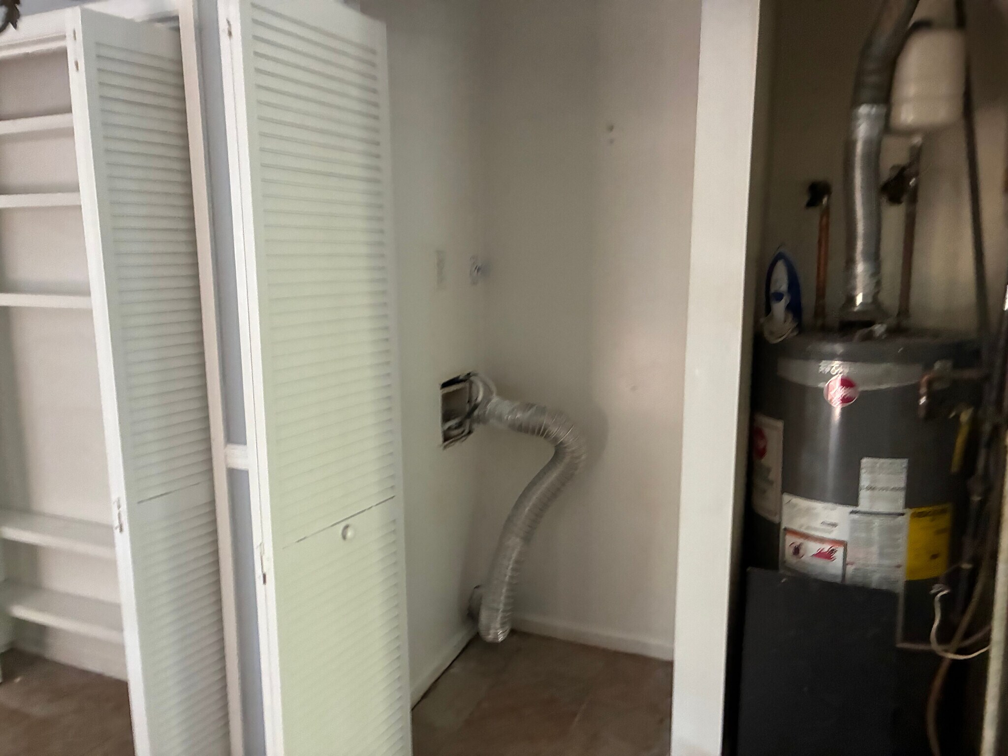 Building Photo - Room in House on Feather Dr