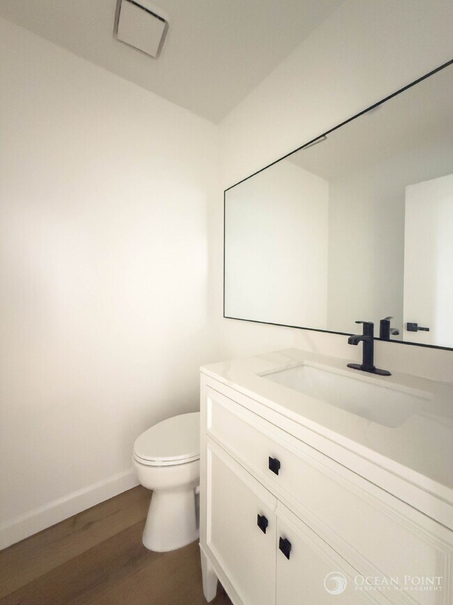 Building Photo - Newly Remodeled 2 Bedroom Condo for Rent i...