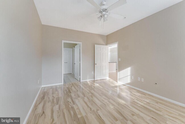 Building Photo - 12954 Centre Park Cir