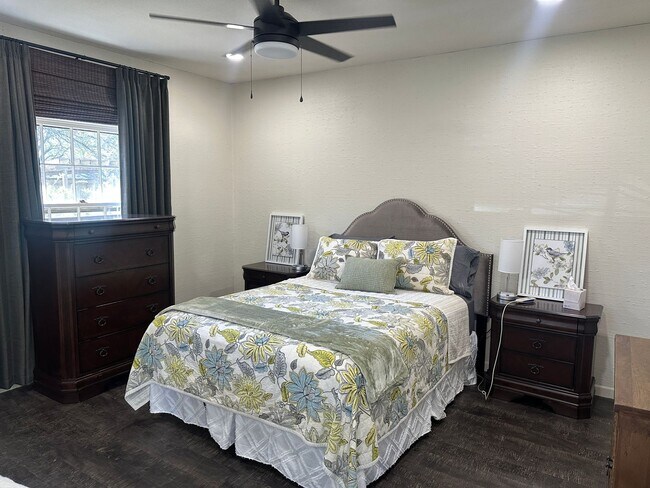 Building Photo - Cottage on Elm Creek;  fully furnished, all bills paid!