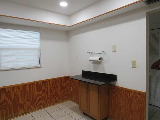 Building Photo - 16091 Blatt Blvd