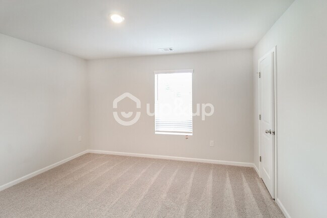 Building Photo - Fantastic 4bd/2.5ba home! Let yourself in!