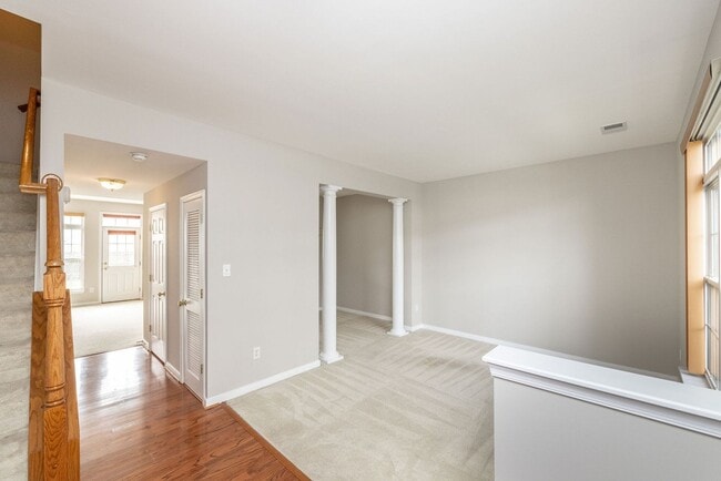 Building Photo - Well-maintained townhouse in Richmond