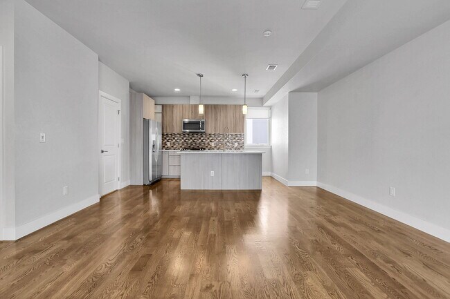 Building Photo - $3,300.00 - 2 Bedroom, 2.5 Bathroom, Rooft...