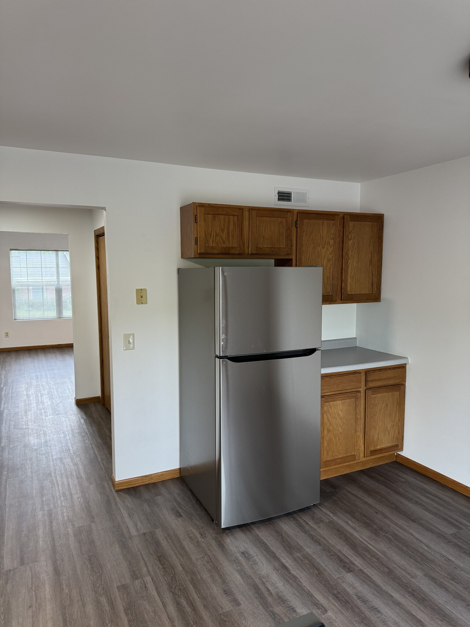 Building Photo - 2161 Sunnyslope Dr