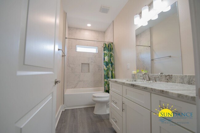Building Photo - Stunning 3 Bedroom Home in Navarre near Highway 98!