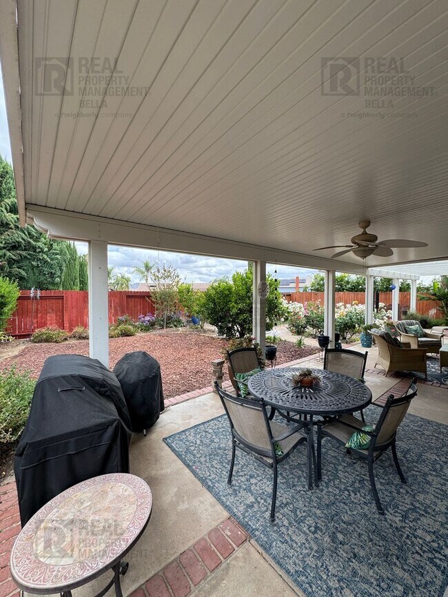Building Photo - Spacious & Stylish Living in the Heart of Lake Elsinore