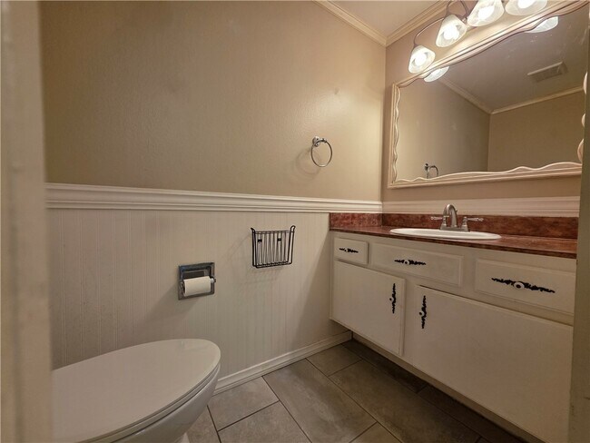 Building Photo - 1173 S Paula Dr