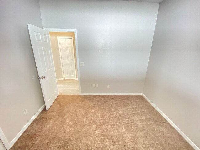 Building Photo - 1737 Lalique Ln