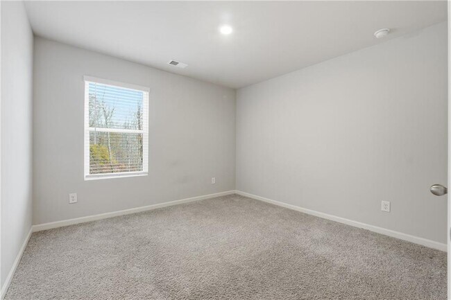 Building Photo - 6615 Bluffview Dr