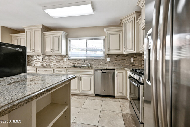 Building Photo - 7500 E Deer Valley Rd