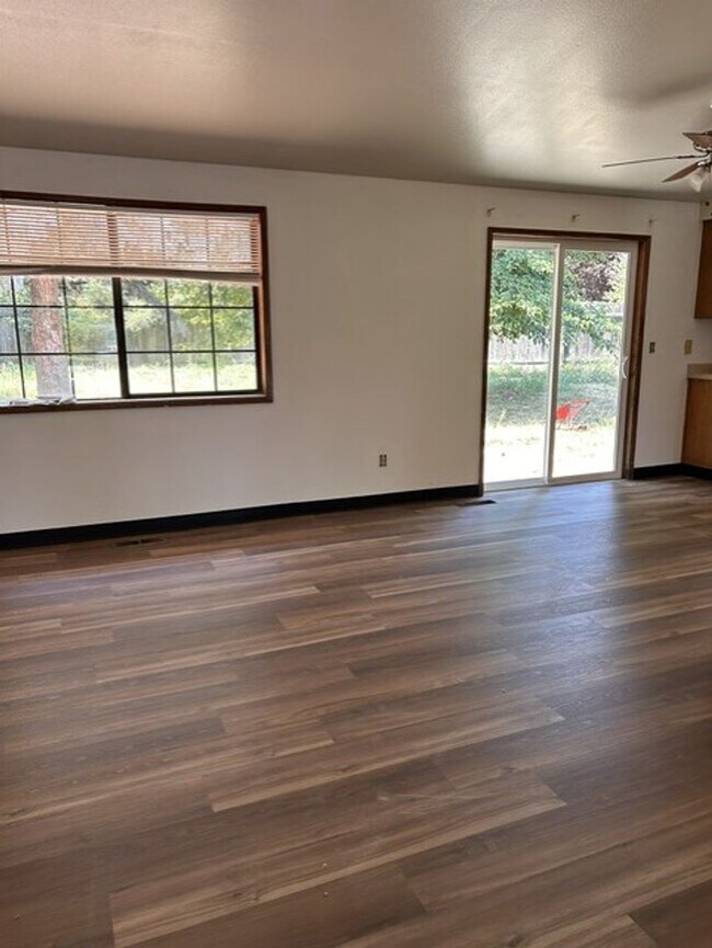 Building Photo - 237 Reames Cir