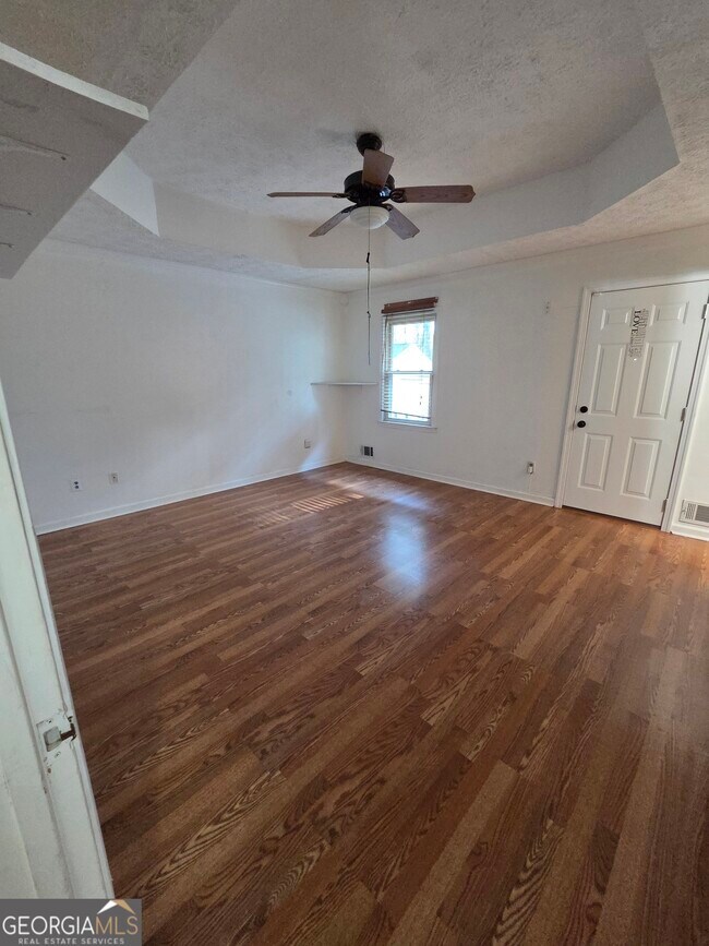 Building Photo - 160 Fox Meadow Dr