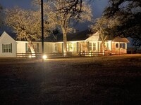 Building Photo - FOR LEASE!!