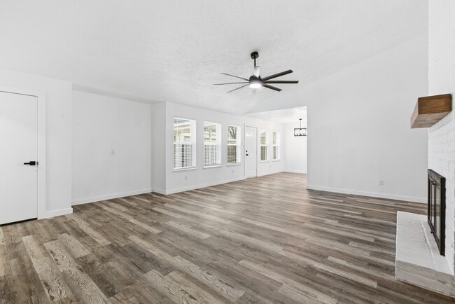 Building Photo - 2906 Colonial Dr