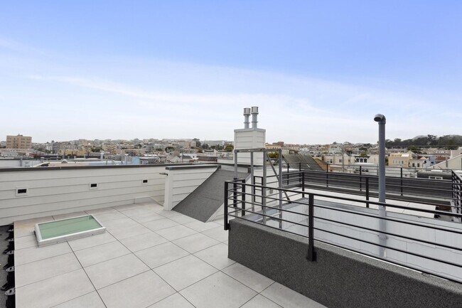 Building Photo - 330 27th Ave