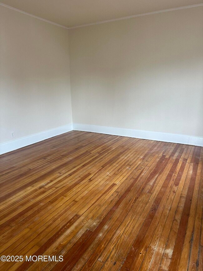 Building Photo - 348 Cedar Ave