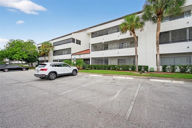 Building Photo - 2583 Countryside Blvd