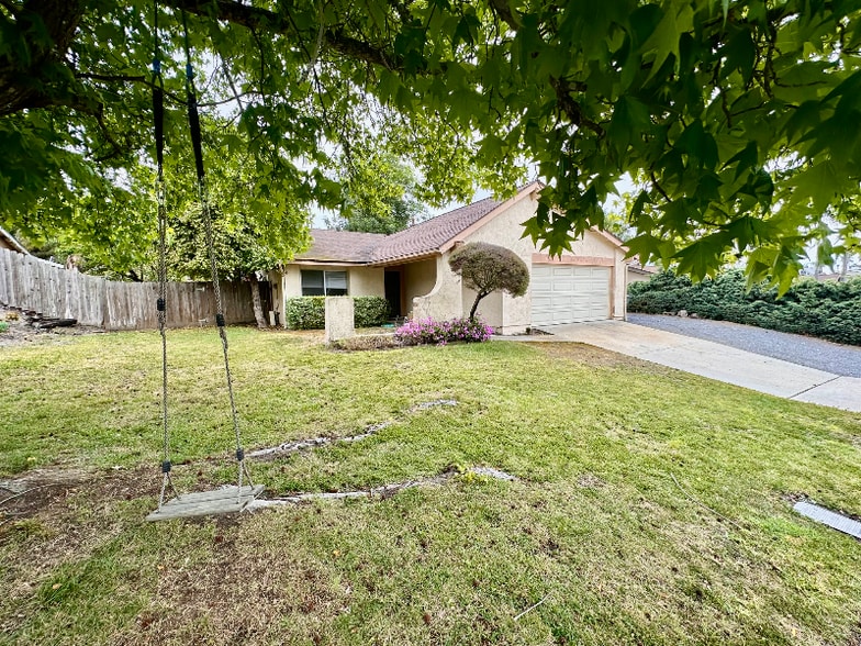 Primary Photo - 1210 Caren Rd