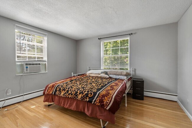 Building Photo - 99 Cluff Crossing Rd