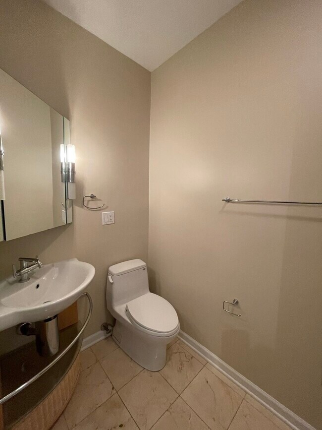 Building Photo - 1457 N Ashland Ave