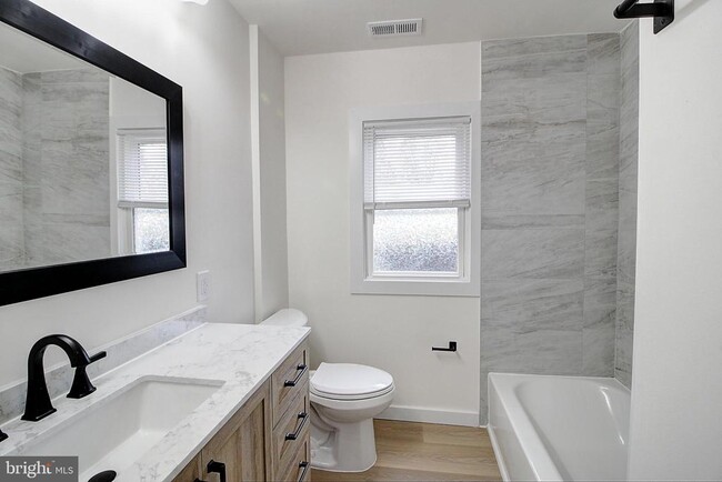 Building Photo - 412 Lee Pl