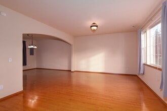 Building Photo - 515 S Garfield St