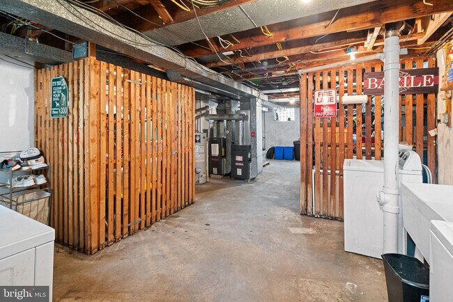 Building Photo - 339 Ripka St