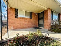 Building Photo - Bright and Spacious Duplex Style Home with HUGE Fenced in Backyard!!!