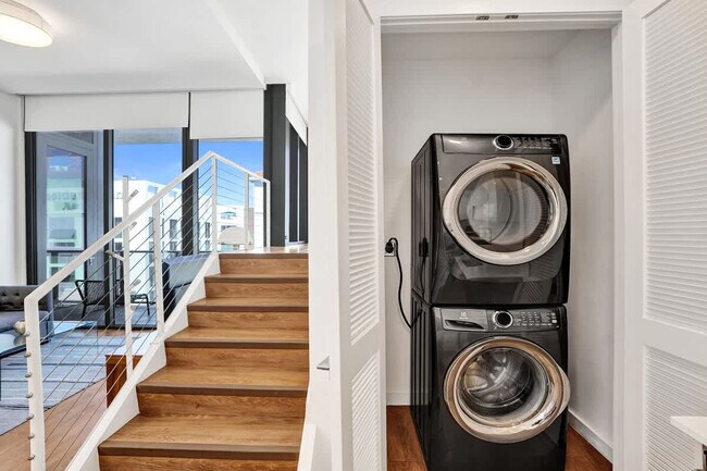 Building Photo - 1220 17th St